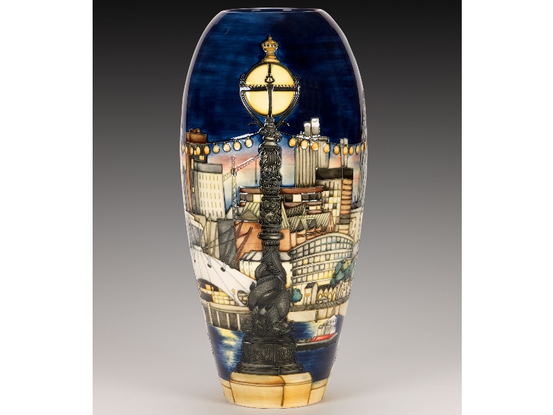 Moorcroft Pottery London 101/18-3030