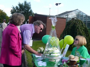 'Guess the Weight of the Cake...'