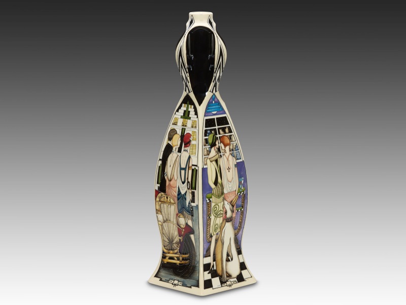 Moorcroft Pottery Manhattan Charleston 262/18-0