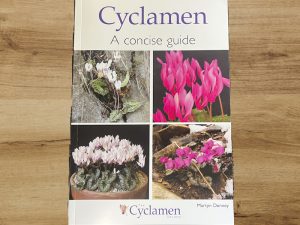 Cyclamen - A concise guide. Martyn Denney - The Cyclamen Society.-0