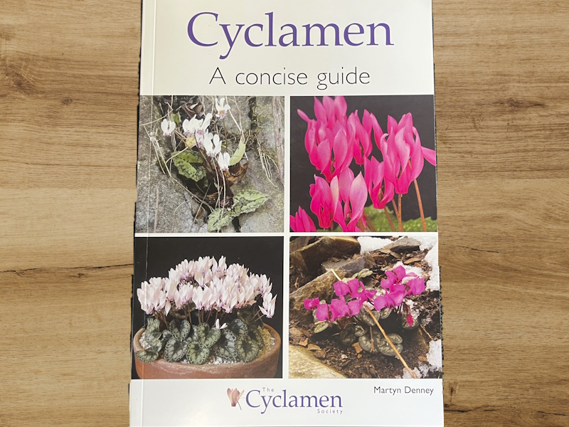 Cyclamen - A concise guide. Martyn Denney - The Cyclamen Society.-0