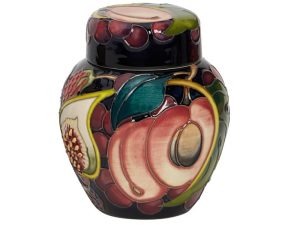 Moorcroft Pottery Queens Choice 769/4-0