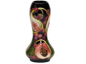Moorcroft Pottery Queens Choice 92/6-0